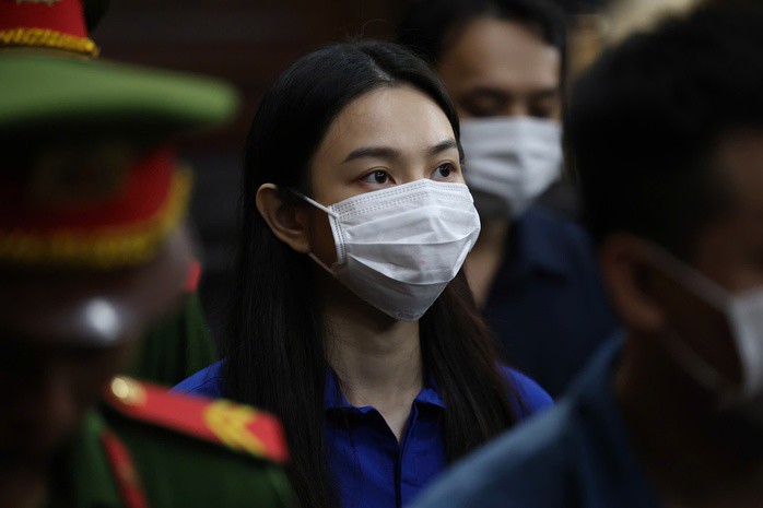 Nguyễn Thúc Thùy Tiên