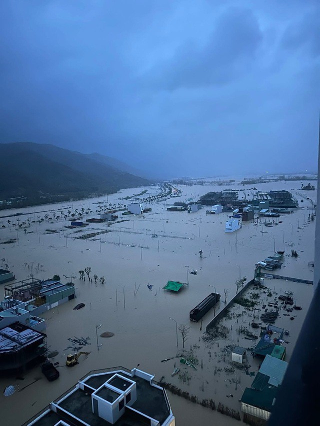 Cận cảnh mưa lũ lịch sử, hàng ngàn nhà dân Gia Lai chìm trong biển nước - 10