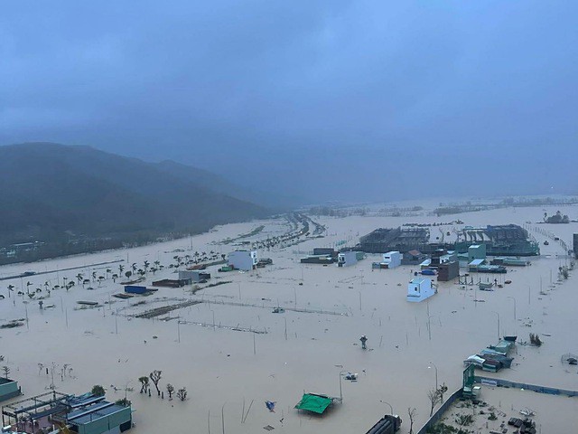 Cận cảnh mưa lũ lịch sử, hàng ngàn nhà dân Gia Lai chìm trong biển nước - 16