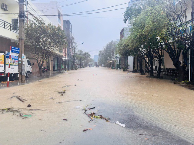 Cận cảnh mưa lũ lịch sử, hàng ngàn nhà dân Gia Lai chìm trong biển nước - 19