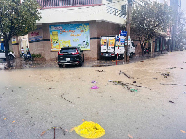 Cận cảnh mưa lũ lịch sử, hàng ngàn nhà dân Gia Lai chìm trong biển nước - 20