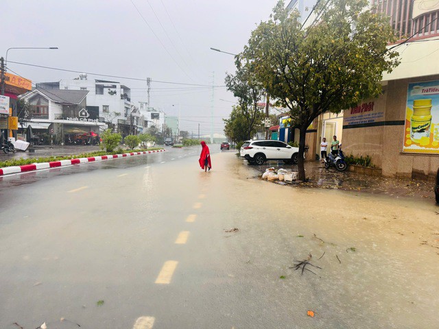 Cận cảnh mưa lũ lịch sử, hàng ngàn nhà dân Gia Lai chìm trong biển nước - 21