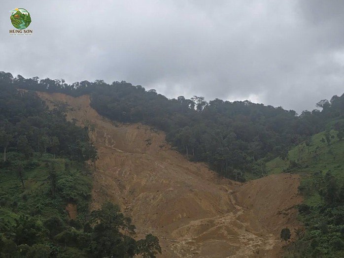 Núi phát ra tiếng nổ vang trời, lực lượng tìm kiếm 3 người nghi bị vùi phải rút lui - 2