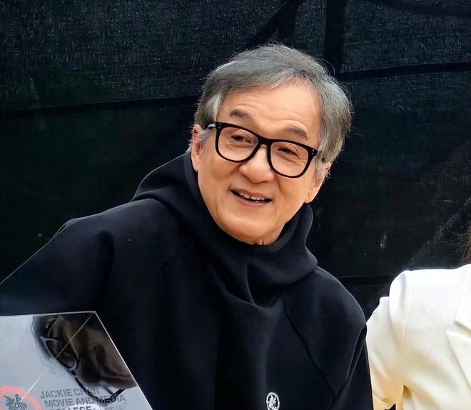 Tài tử Thành Long dự sự kiện đầu 2025. Ảnh: Weibo