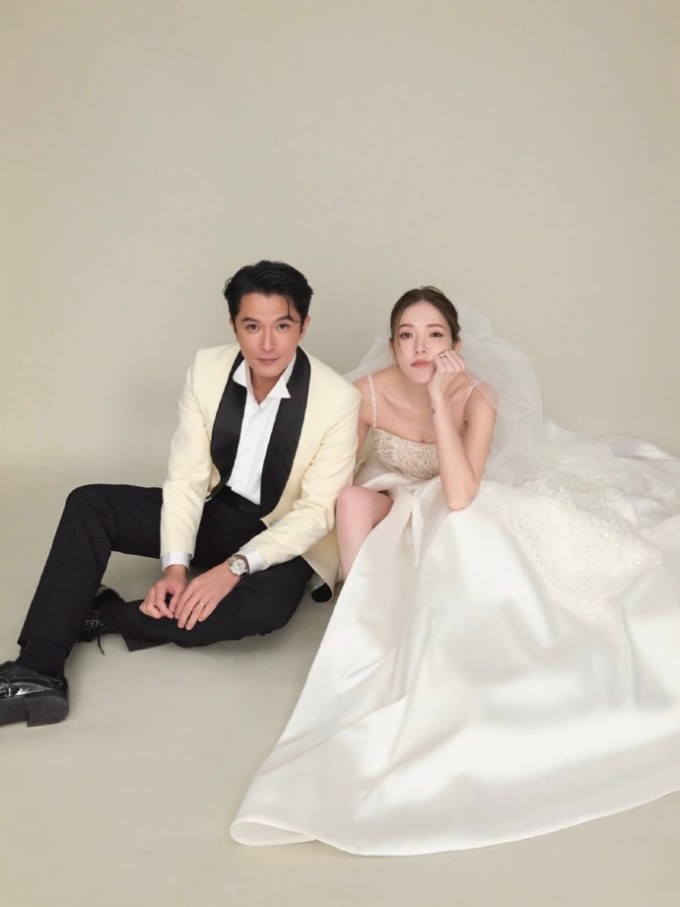 Ảnh cưới của Khưu Trạch, Hứa Vỹ Ninh. Ảnh: Weibo