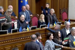 Toàn bộ chính phủ Ukraine đối mặt sức ép giải tán từ Quốc hội