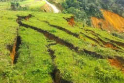 Núi phát ra tiếng nổ vang trời, lực lượng tìm kiếm 3 người nghi bị vùi phải rút lui