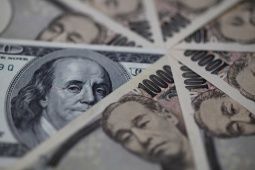 Đồng USD tăng cao kỷ lục, yên Nhật lao dốc: Điều gì đang xảy ra?