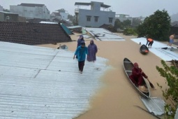 Tin tức trong ngày - Nhiều người dân kêu cứu, lực lượng chức năng căng mình giữa lũ dữ