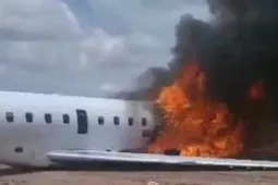 Thế giới - Congo: Bộ trưởng thoát chết trong gang tấc khi máy bay bốc cháy dữ dội