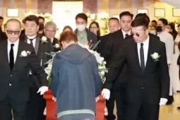 Cả giới giải trí tới lễ tang Hứa Thiệu Hùng