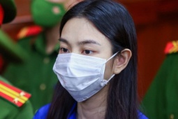 Thùy Tiên coi vụ kẹo Kera là 'bài học lớn nhất đời'