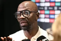 Thời trang - Thêm giám khảo Hoa hậu Hoàn vũ từ chức