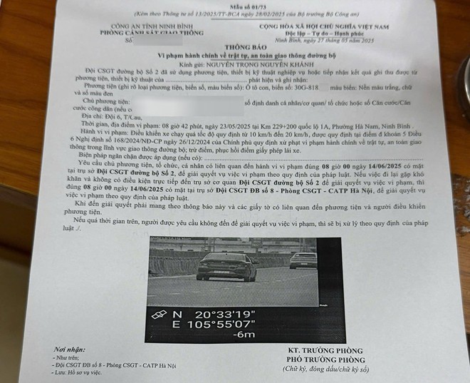 Ô tô Ford biển số 30G-818.XX nghi bị các xe khác sử dụng biển số giả khiến chủ xe chính chủ bị phạt oan và hai thông báo phạt nguội hiển thị hình ảnh hai ô tô khác trùng biển số này.