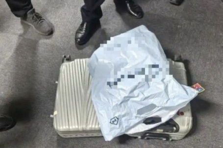 Người đàn ông phát hiện vali chứa gần 3 tỷ đồng tiền mặt, cảnh sát vào cuộc và cái kết bất ngờ