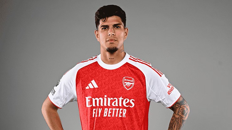 HLV Mikel Arteta sẽ phải đặt cược vào trung vệ Piero Hincapie