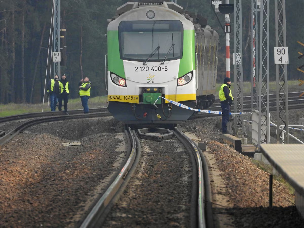 Ba Lan đóng cửa lãnh sự quán Nga, Moscow đáp trả - 1