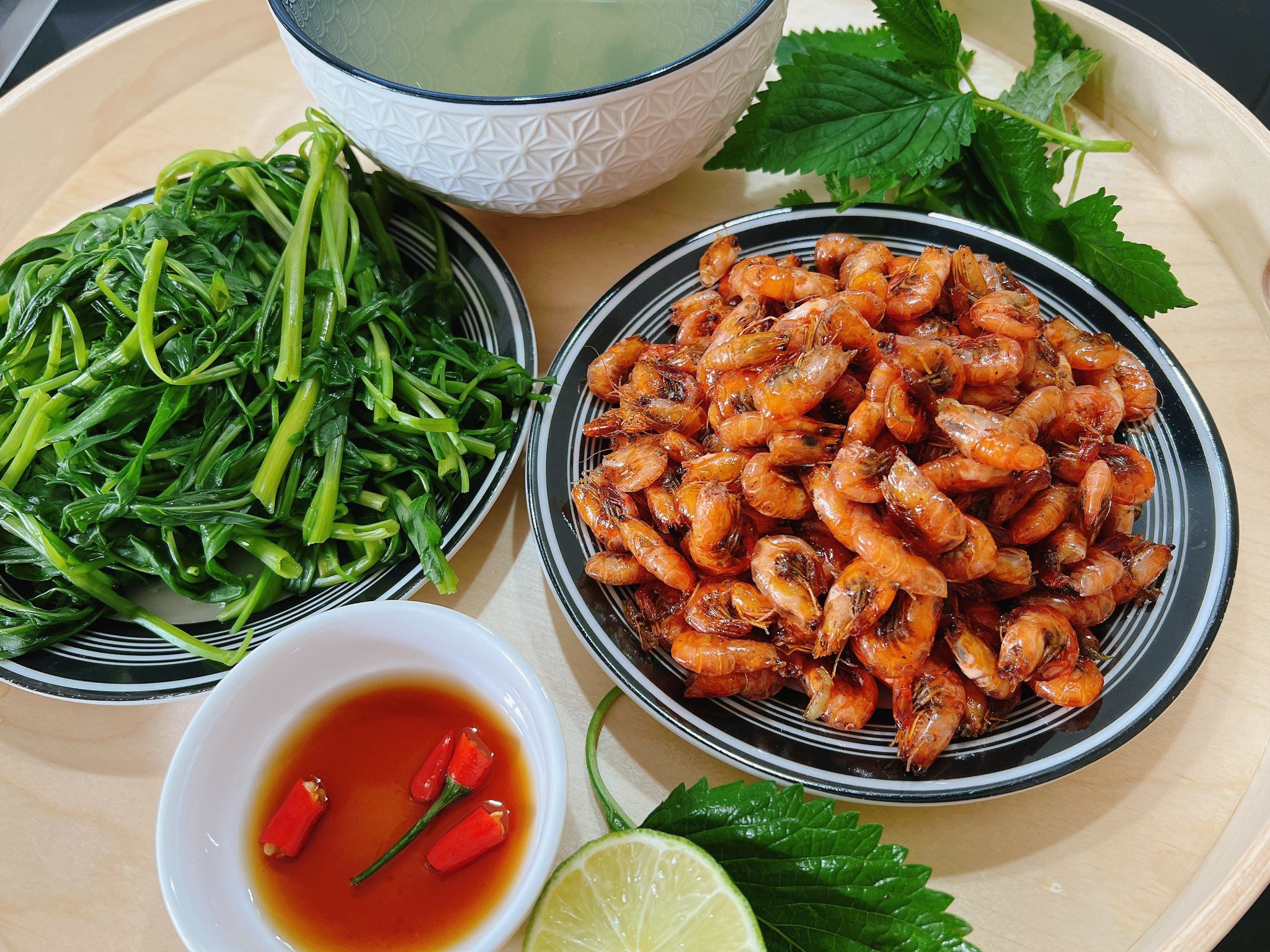 Rau muống luộc - Tôm trứng rang