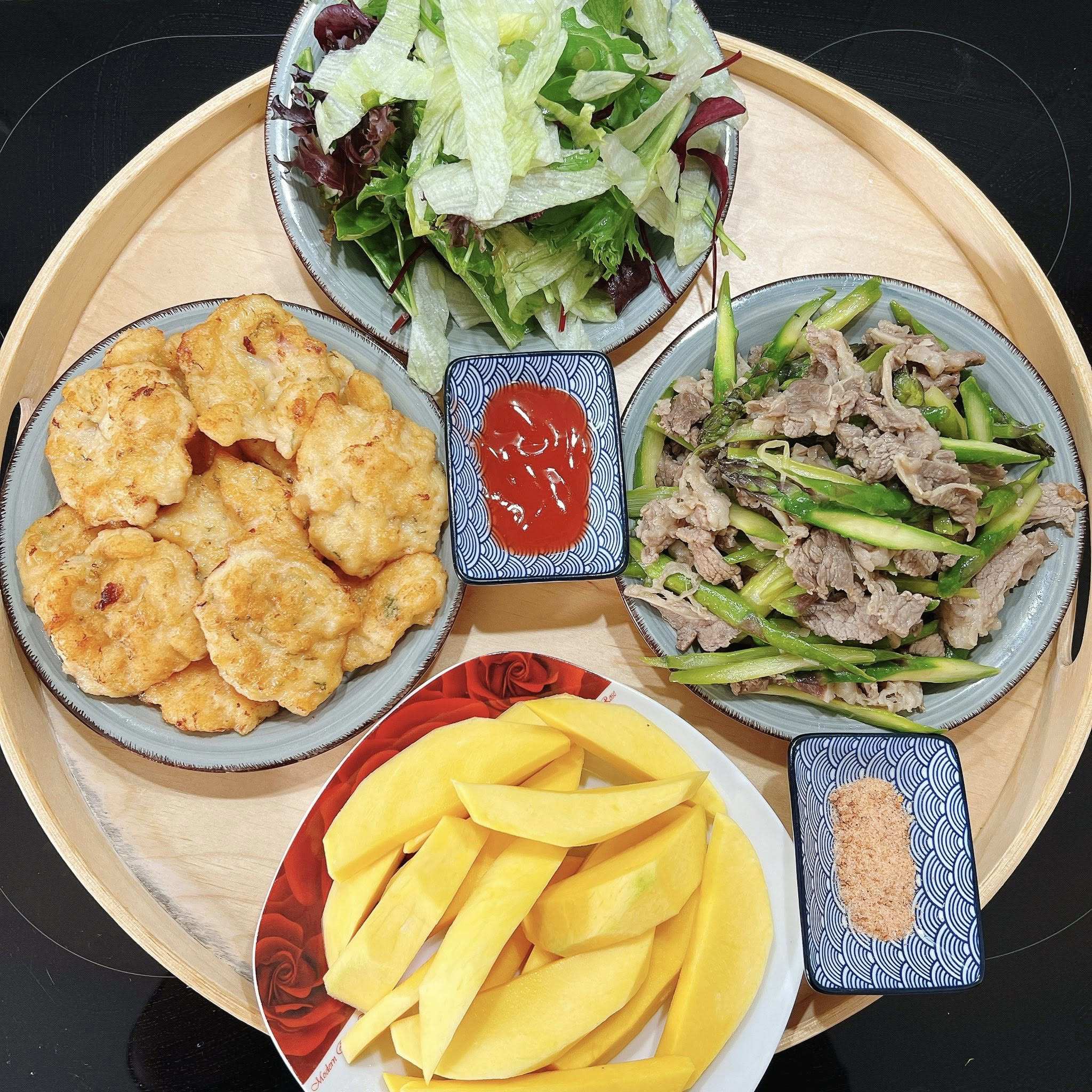 Chả mực Hạ Long - Thịt bò xào măng tây - Xoài xanh giòn chấm muối ớt