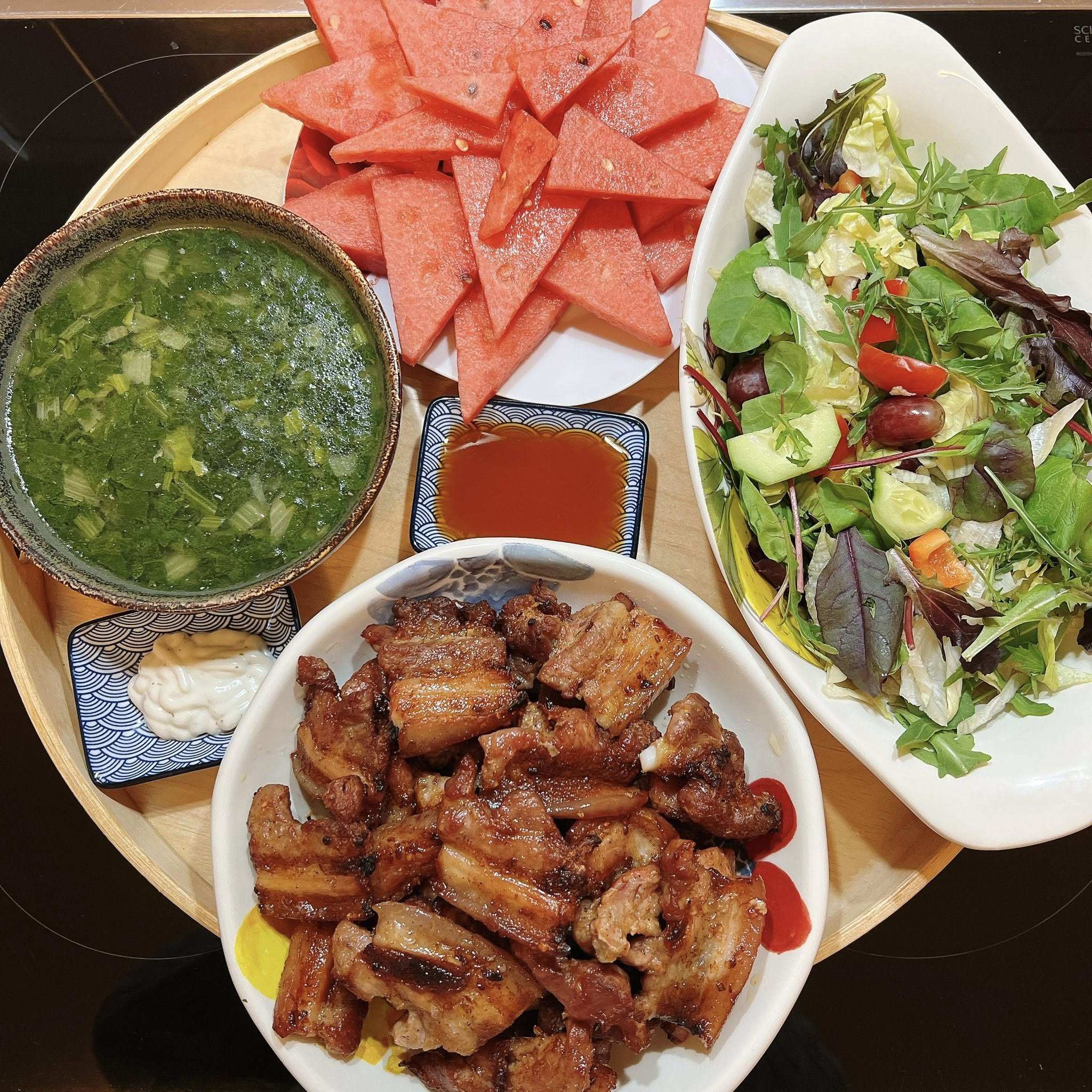 Thịt ba chỉ nướng chấm sốt thái chua ngọt - Salad - Canh rau cải