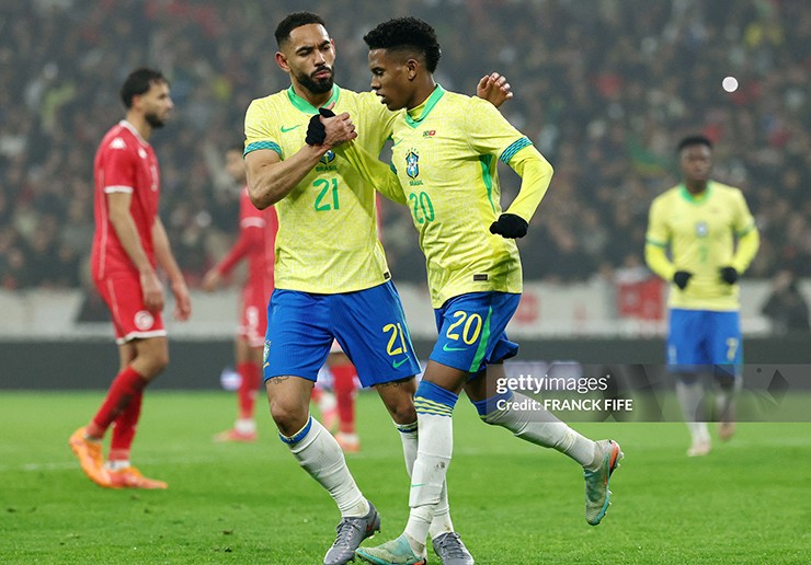 Estevao ăn mừng bàn thắng vào lưới Tunisia