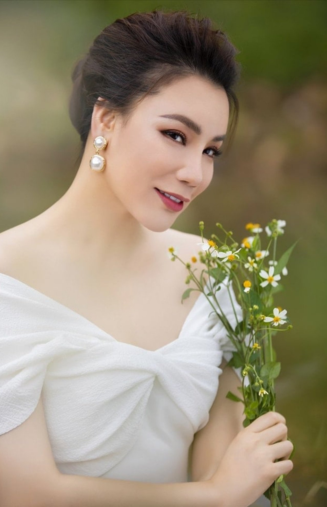 Ca sĩ Hồ Quỳnh Hương. 