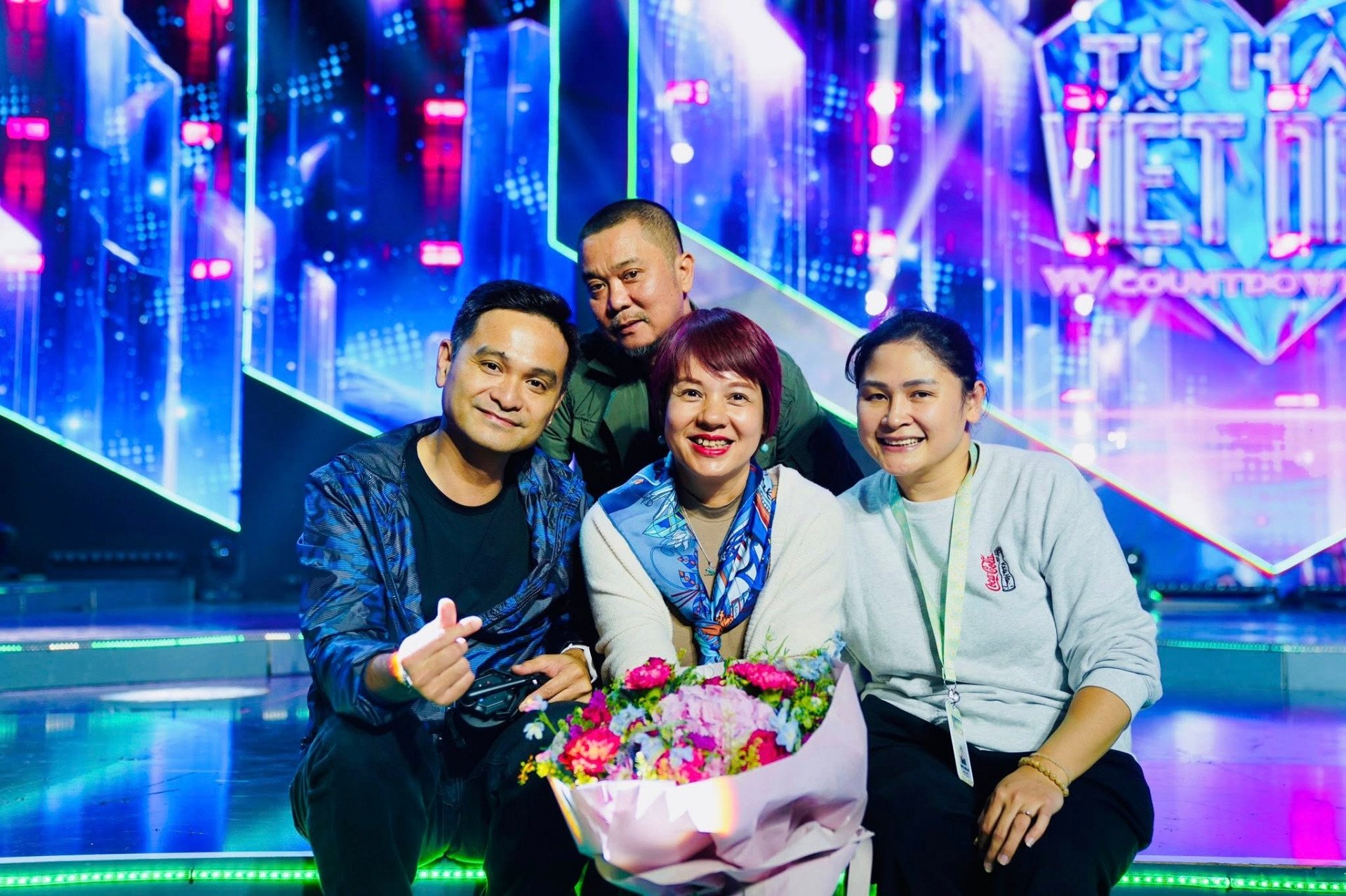 Diễm Quỳnh đón tuổi mới bên đồng nghiệp.&nbsp;