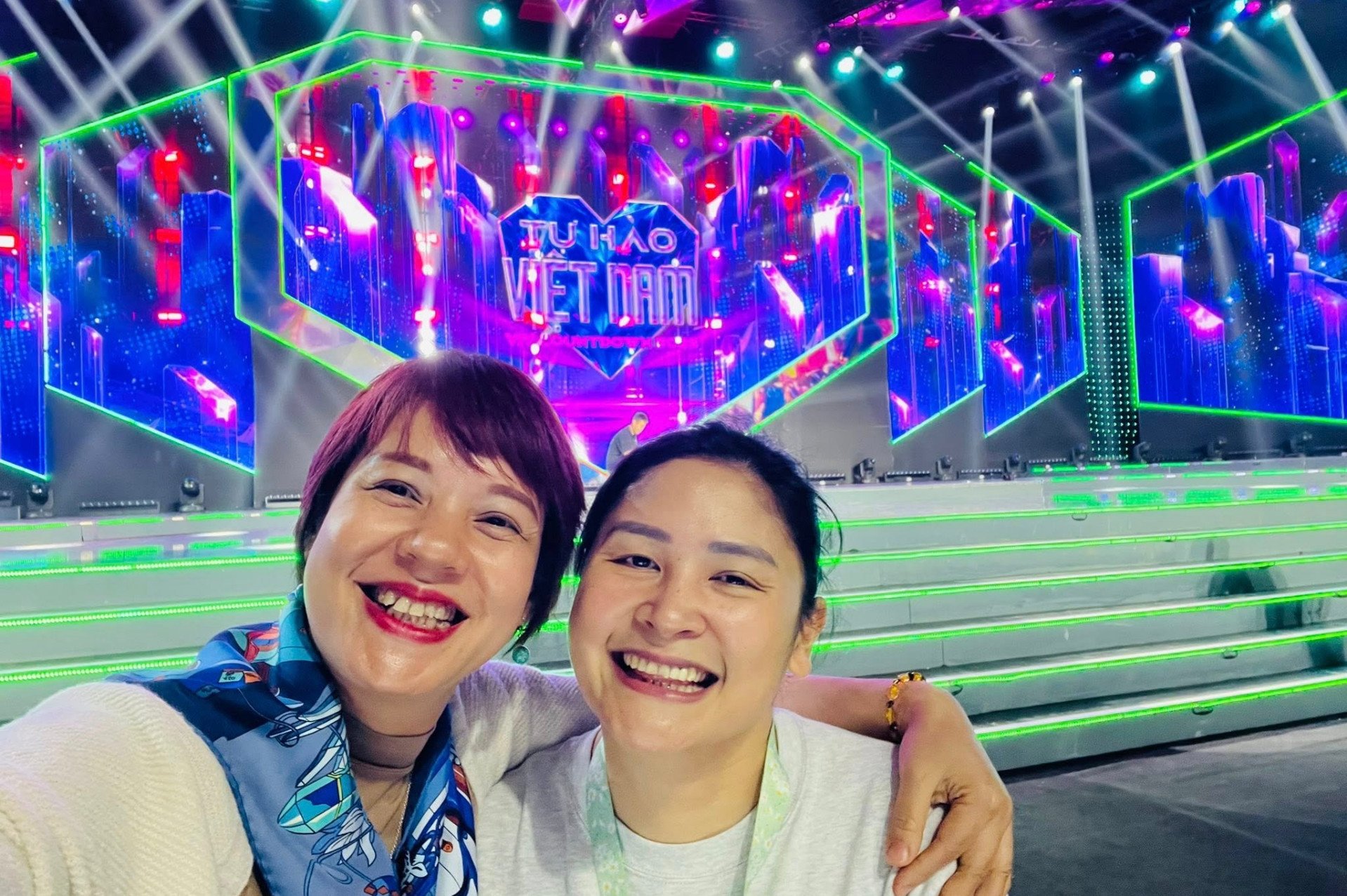 Diễm Quỳnh đón tuổi mới bên đồng nghiệp.&nbsp;