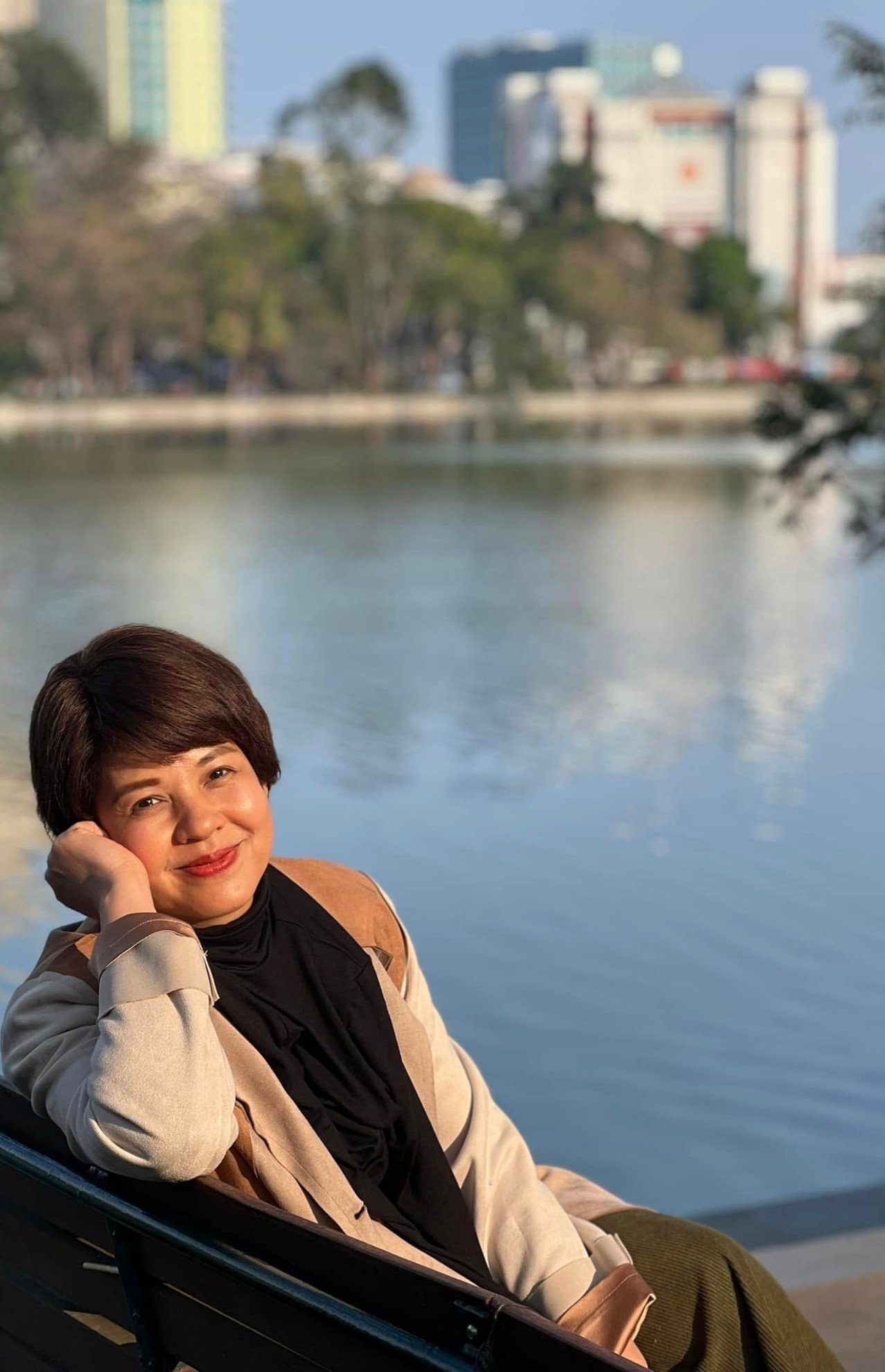 Diễm Quỳnh lạc quan, tích cực ở tuổi 53.&nbsp;