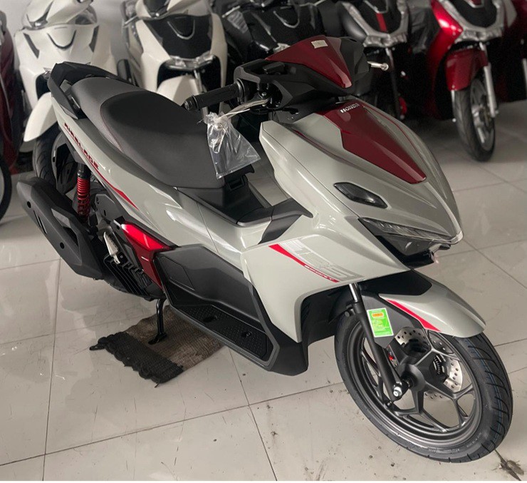 Honda Air Blade 2026 có sẵn tại HEAD: Giá chênh 5 triệu đồng - 1