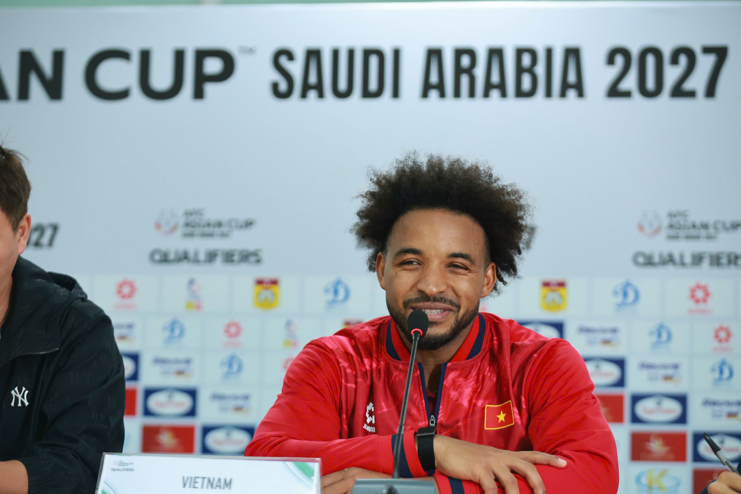 Họp báo trận Lào - Việt Nam: HLV Kim Sang Sik khen hàng thủ Lào, Xuân Son tiết lộ được nhường penalty - 1