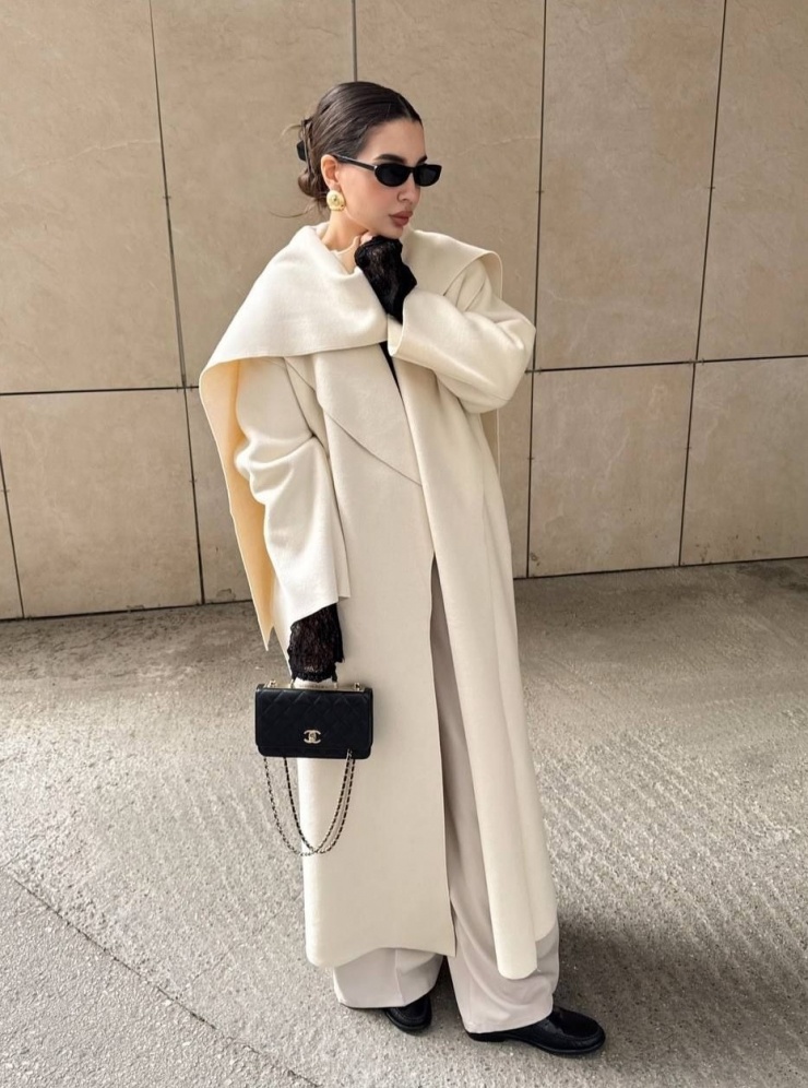 Theo WWW, mẫu áo được nhiều người lựa chọn vì độ rộng tạo sự thoải mái, chất liệu dày dặn giữ ấm tốt, không cần tốn nhiều thời gian phối đồ mà vẫn có diện mạo trông giàu có.