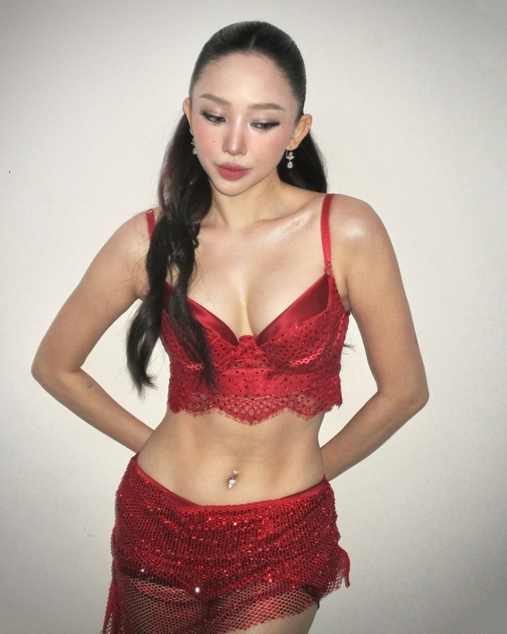 Tóc Tiên thu hút hàng nghìn lượt thích khi đăng bức ảnh khoe vóc dáng nóng bỏng, gợi cảm trên trang cá nhân.