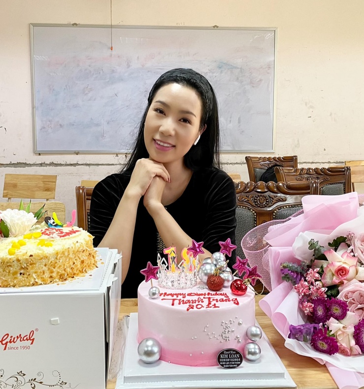 Trịnh Kim Chi lì xì cho sinh viên hồi đầu năm 2025