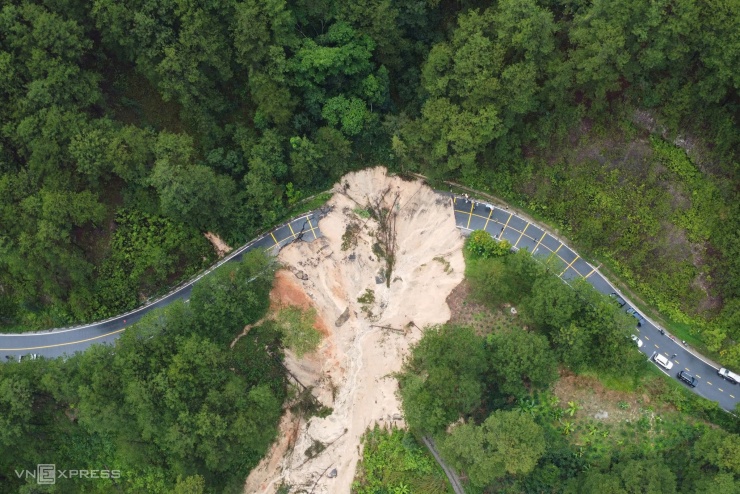 Hiện trạng đèo Mimosa bị xé toạc, chia cắt giao thông - 1