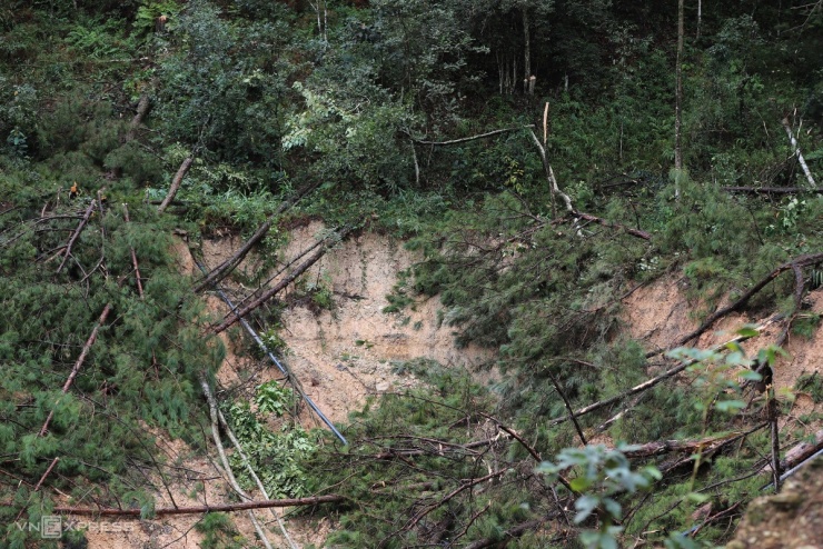 Hiện trạng đèo Mimosa bị xé toạc, chia cắt giao thông - 7