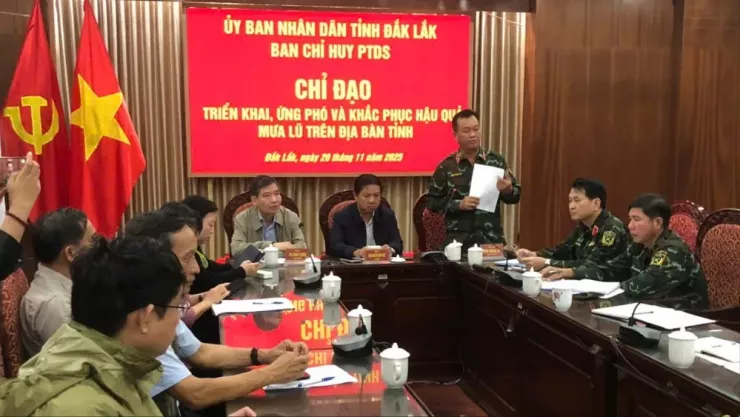 Quân khu 5 họp khẩn với Ban chỉ huy phòng thủ dân sự tỉnh Đắk Lắk. Ảnh: B.P