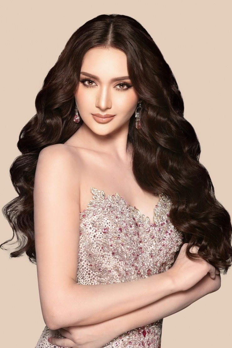 Ahtisa Manalo được khán giả cổ vũ khi catwalk tại bán kết. Video: PhilStar