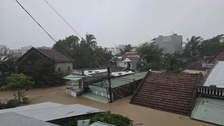 Nhiều căn nhà tại phường Tuy Hòa bị ngập nặng. Ảnh: T.T