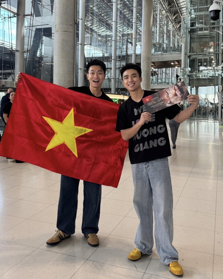 Fan sắc đẹp sang Thái cổ vũ Hương Giang thi Miss Universe - 2