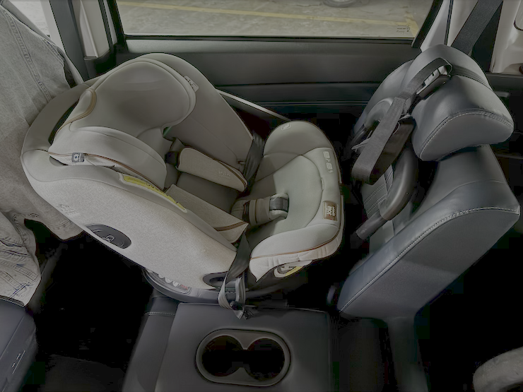 Ghế trẻ em được kết nối qua khóa ISOFIX đảm bảo độ an toàn cao.