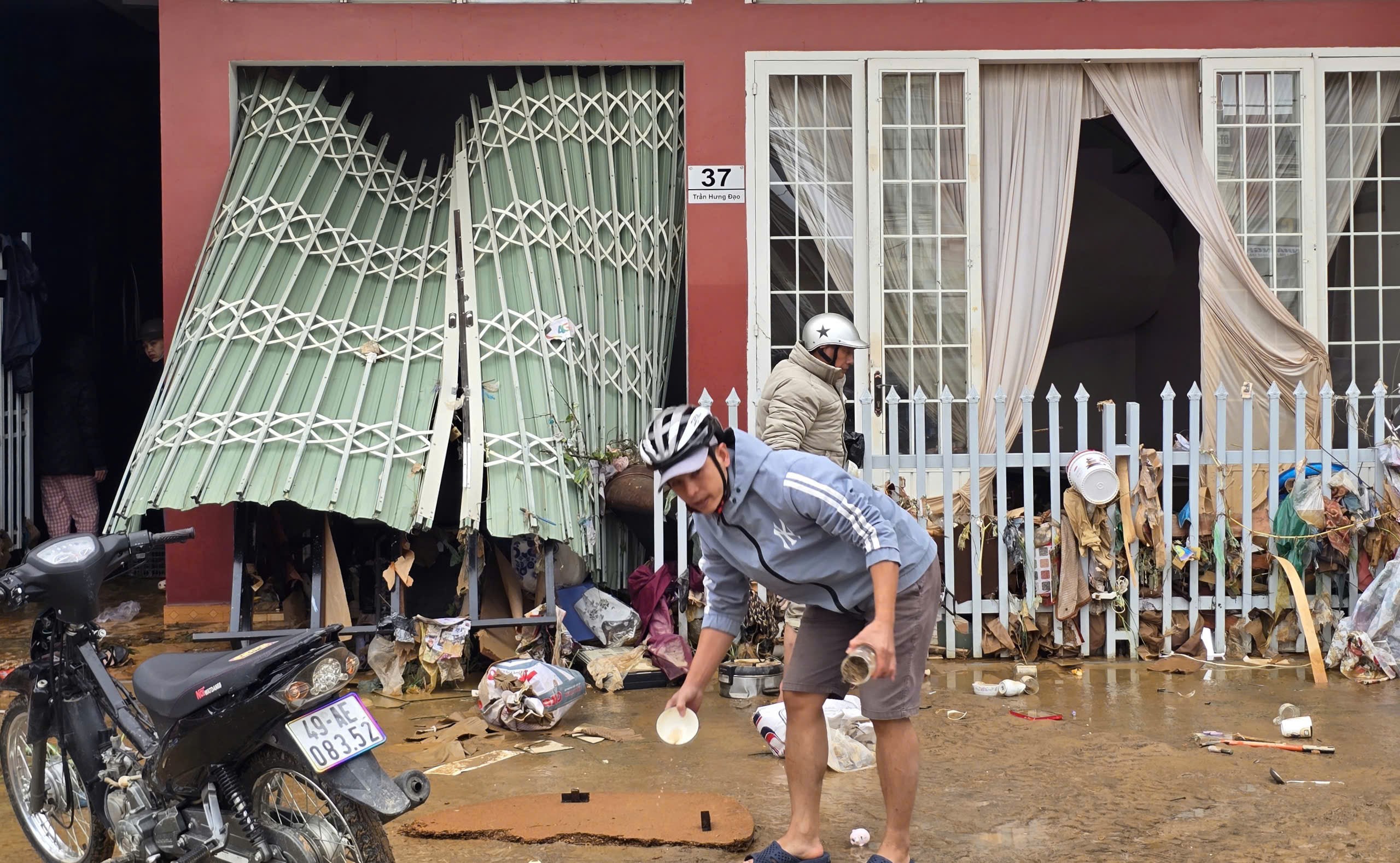 Bí thư Tỉnh ủy Khánh Hòa: Tập trung cứu dân, chống đói, rét - 1