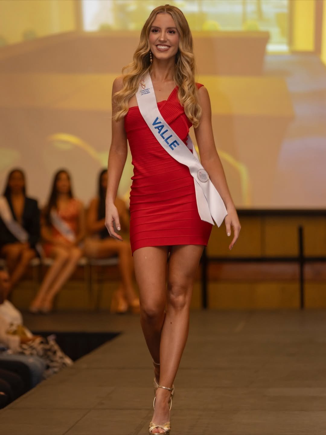 Cô cũng đam mê thời trang, đặc biệt là thời trang tuần hoàn và thời trang bền vững.