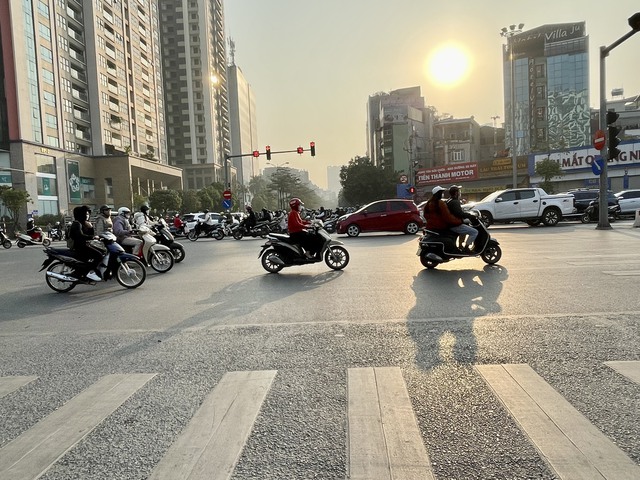 Theo dự báo thời tiết, miền Bắc trưa chiều trời hửng nắng nhiệt độ tăng dần.