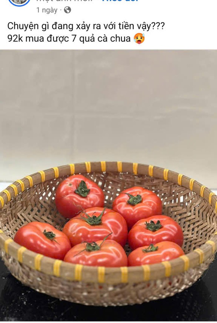 Bà nội trợ than phiền về 7 quả cà chua giá hơn 90 ngàn đồng