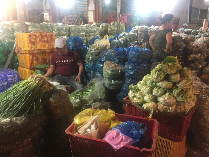 Một số mặt rau củ ở chợ đầu mối tăng giá mạnh