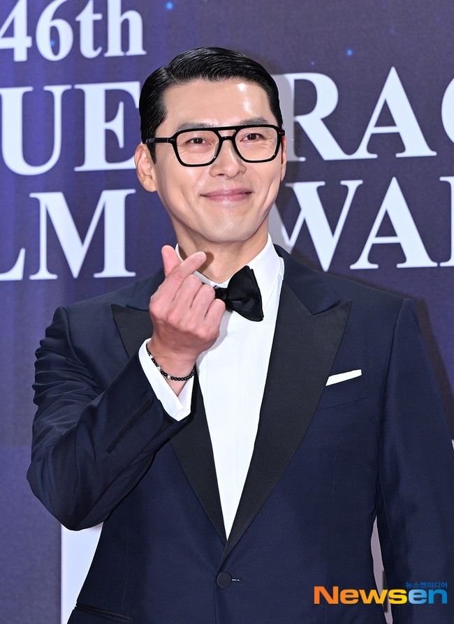 Ngôi sao Hàn tươi rói trước ống kính. Theo Newsen, sự kiện năm nay được đánh giá có quy mô lớn, quy tụ những nhà làm phim tên tuổi.