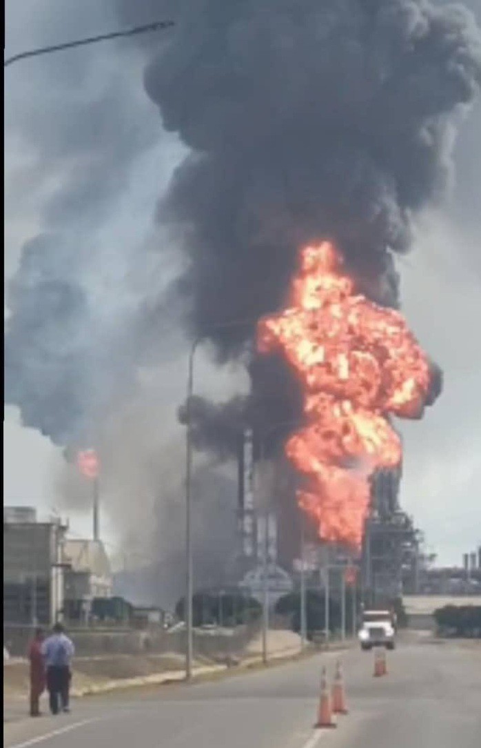 Hình ảnh về vụ cháy đã được người dùng chia sẻ rộng rãi trên mạng xã hội. Ảnh: X