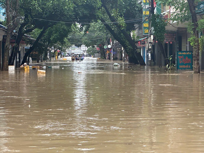 Ngập sâu trong lũ lịch sử, Đông Đắk Lắk ít nhất 7 người chết, 2 người mất tích - 1