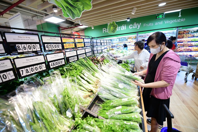 Thời điểm hiện tại mua rau siêu thị rẻ hơn rau chợ